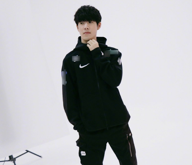 JackeyLove ：希望Rookie照顾的时候多给我送几个